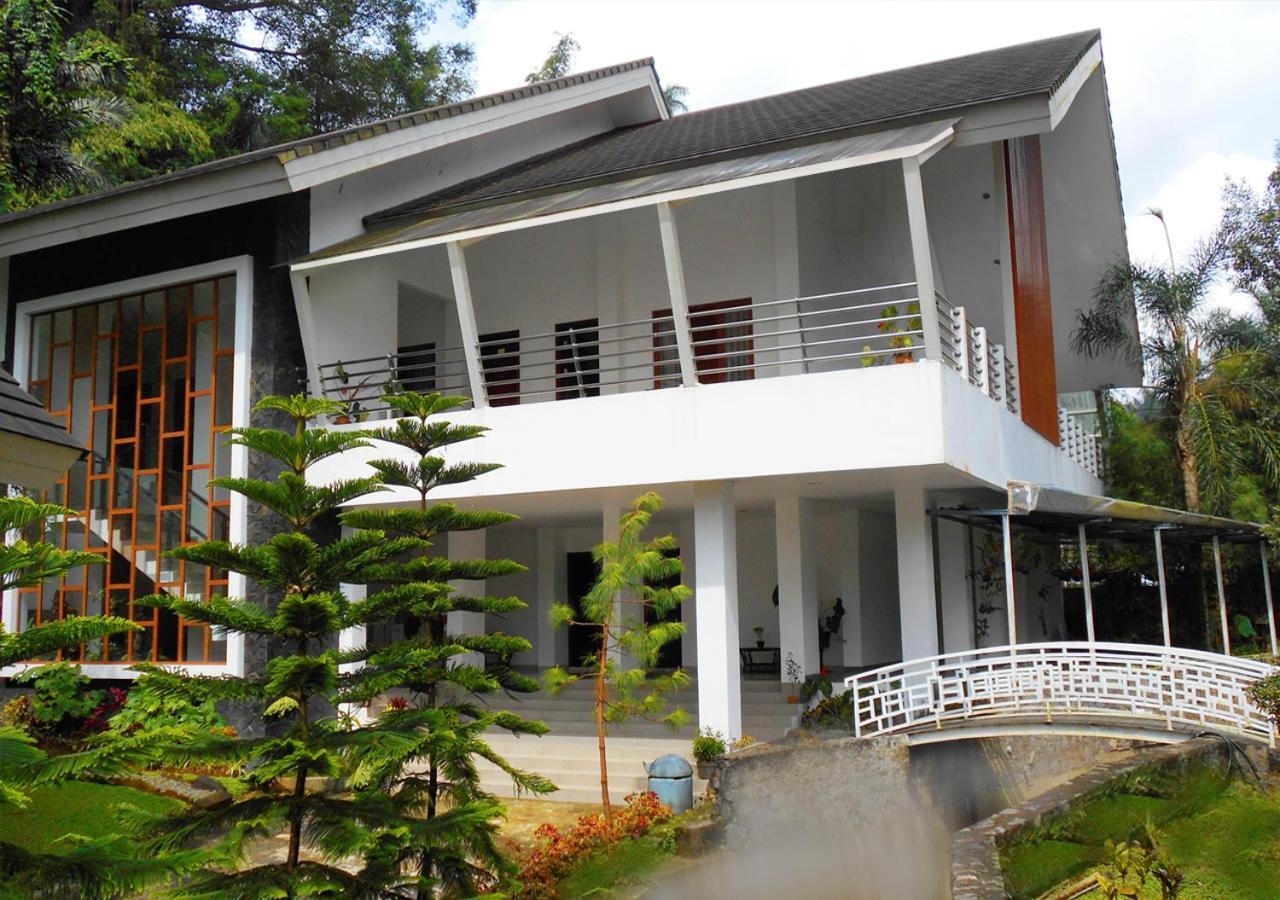 Zuri Resort Cipanas Puncak Extérieur photo